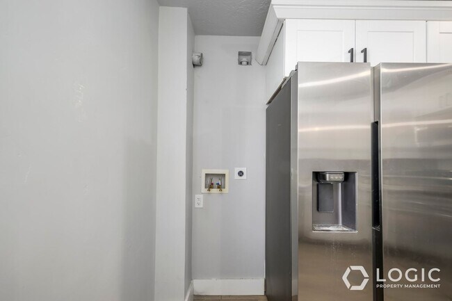 Building Photo - 42 W 500 N