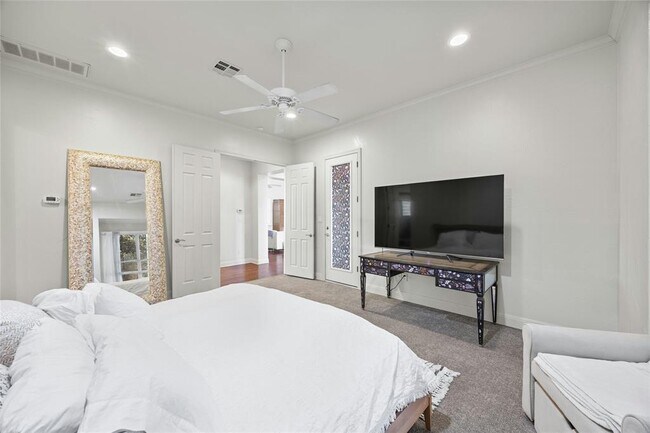 Building Photo - 18500 Lakehead Cir