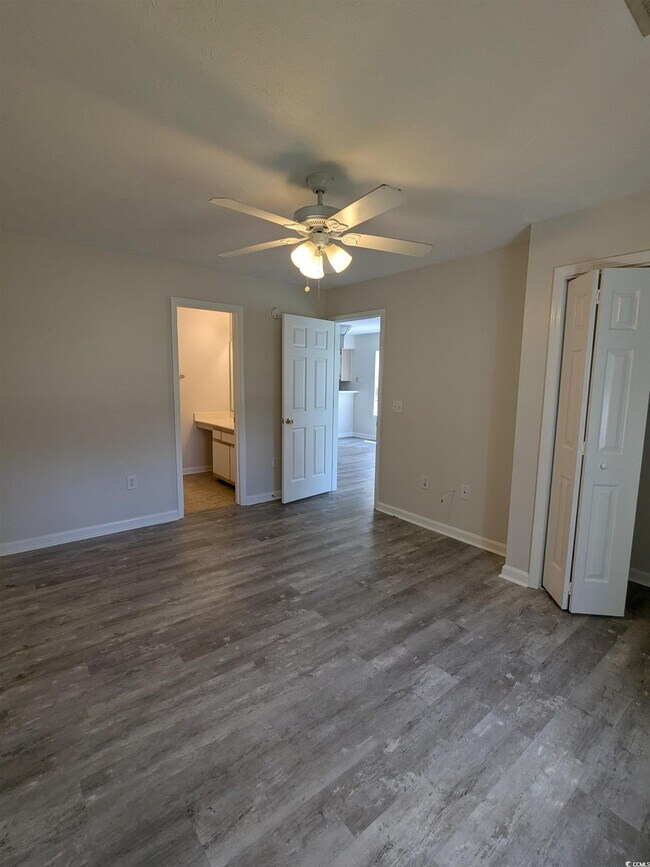 Building Photo - 627 Waterway Village Blvd