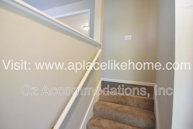 Building Photo - 5521 Perry Ln