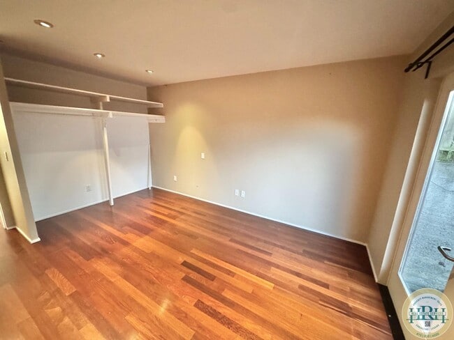 Building Photo - Tranquil & Spacious 2 BR|1 BA Condo in the Central Richmond District