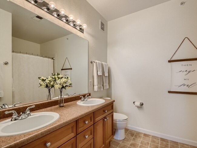 Building Photo - 9538 W San Juan Cir