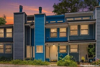 Building Photo - Spacious 2 bedroom townhouse with an additional loft located near TCC!