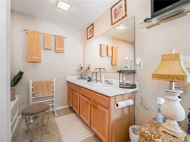 Building Photo - Earn Wealth While Leasing - Like a Homeown...