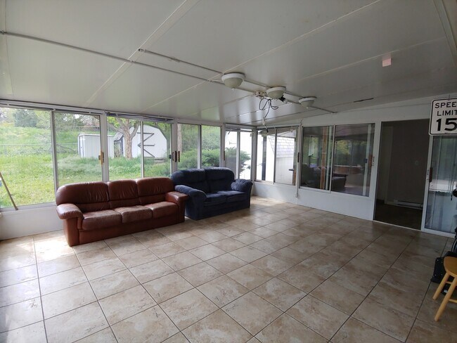 Building Photo - Must See 5 Bed/3 Bathroom East Boulder Home - Available August 7th!