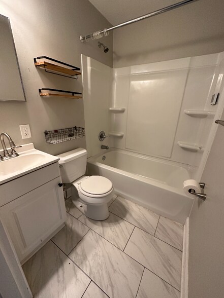 Building Photo - 4610 Picadilly Ave