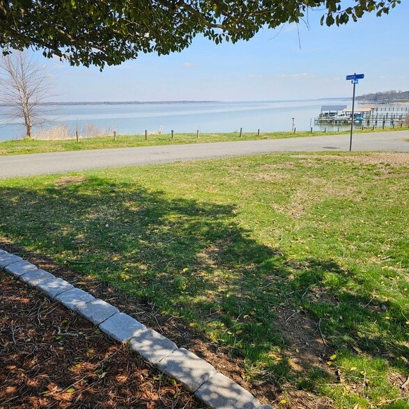 Building Photo - 6111 Fairview Dr