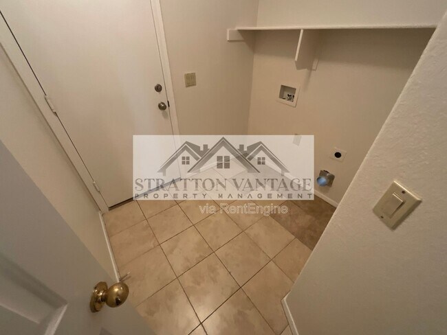 Building Photo - 8207 W Palmaire Ave