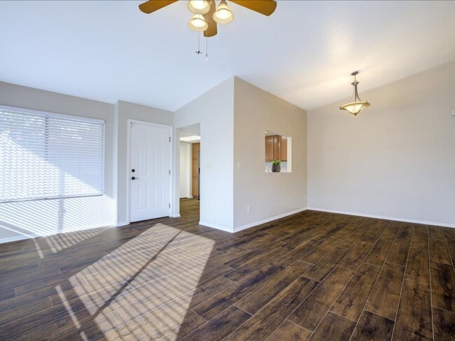 Building Photo - Modern 2 Bedroom 2 Bathroom home with comm...