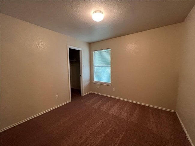 Building Photo - 1033 Christopher Ave