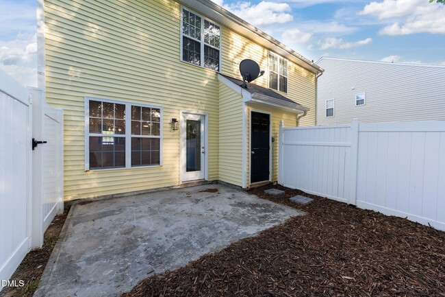 Building Photo - 225 Woodson Dr