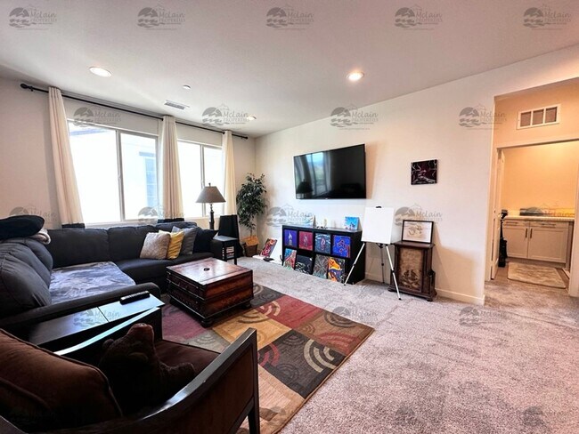 Building Photo - Luxury 5 bedroom, 3 bath home in Bonsall!