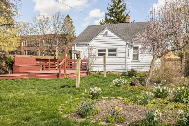 Building Photo - 5078 Evanston Ave