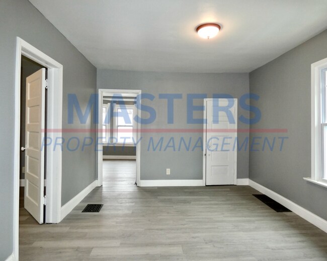 Building Photo - Spacious Rental | Convenient Central Location