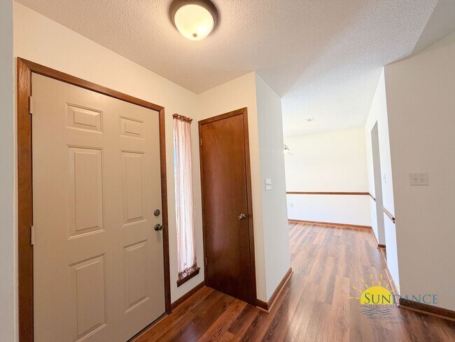 Building Photo - Beautifully Updated 3BR Home in Mary Esther!