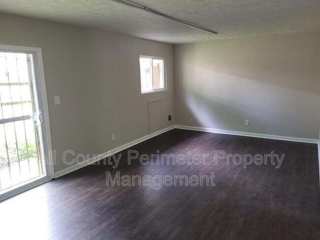 Building Photo - 1867 Myrtle Dr SW