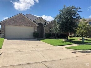 Building Photo - 9721 Sleepy Hollow Dr