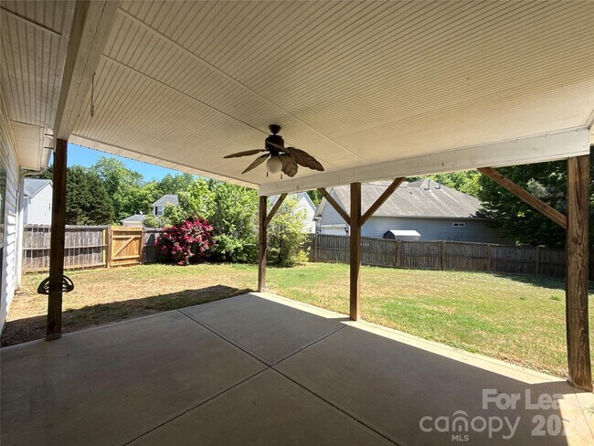 Building Photo - 2140 Pineapple Ct