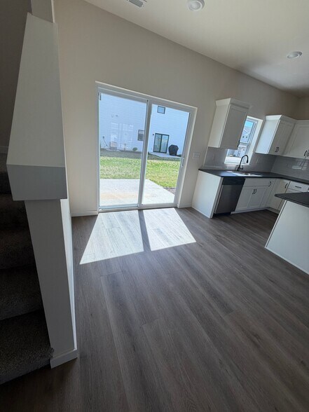 Building Photo - 1648 Aspen Ct