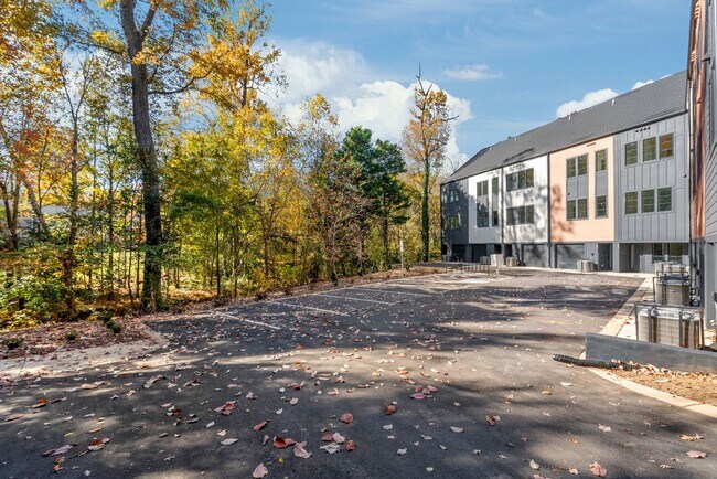 Building Photo - Modern Living in the Heart of Plaza Midwood!