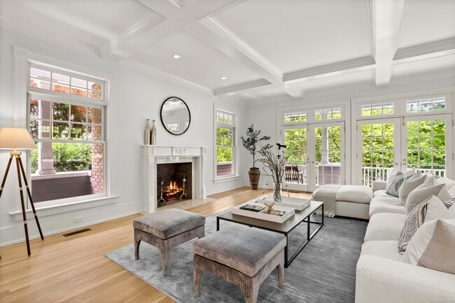 Building Photo - 7 Mayflower Ln