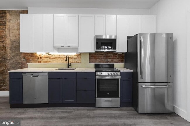 Building Photo - 212 Catharine St