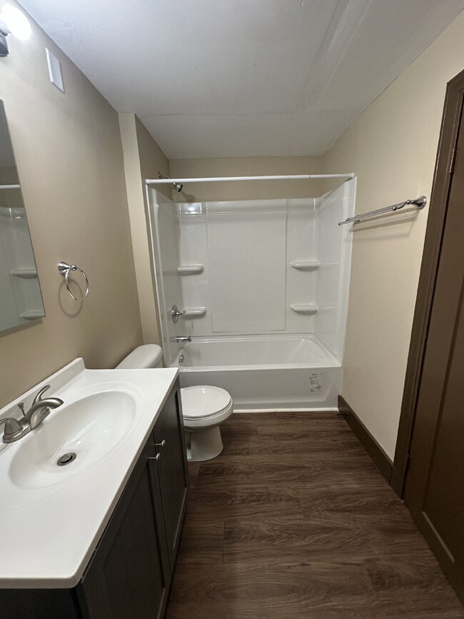 Building Photo - 108 W Holmes St