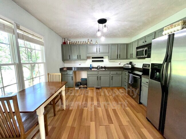 Building Photo - 879 O B J Rd