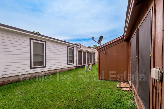 Building Photo - 76 Westwood Dr W