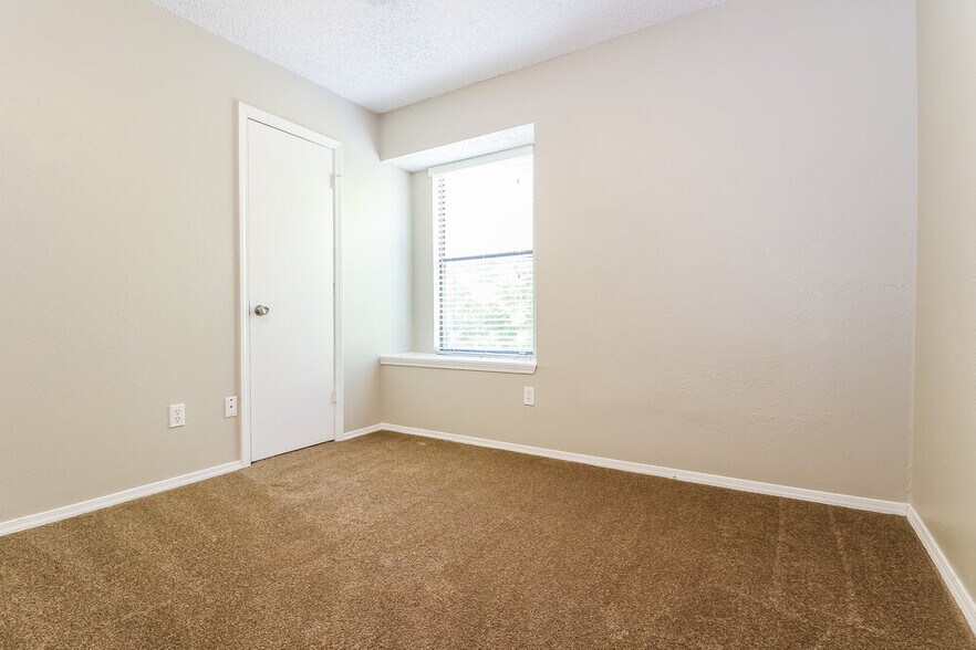 Building Photo - 6519 Impala Dr