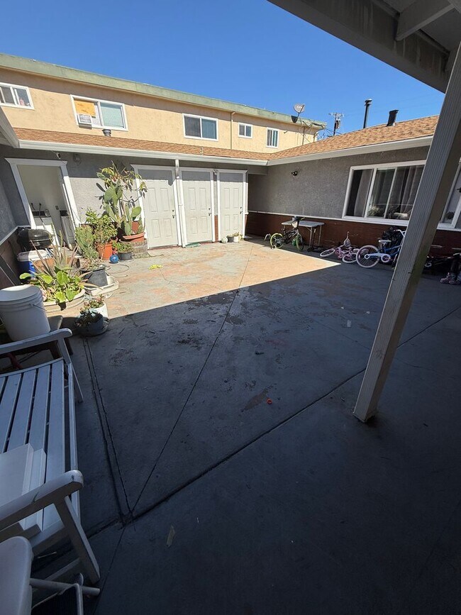 Building Photo - 1631 Frisbie Ct