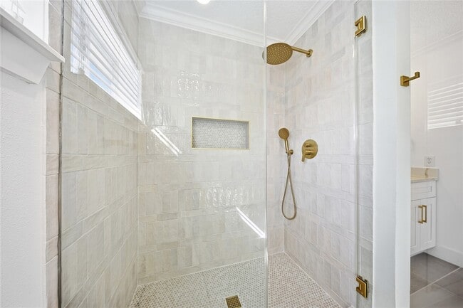 Building Photo - 1135 Eden Park Ln