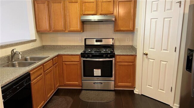 Building Photo - 3900 Dandridge Way NW