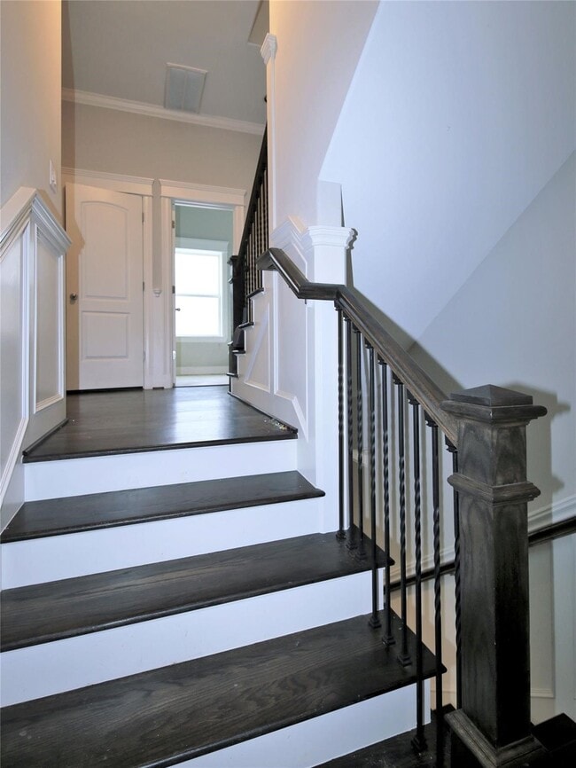 Building Photo - 2114 Bidwell Dr