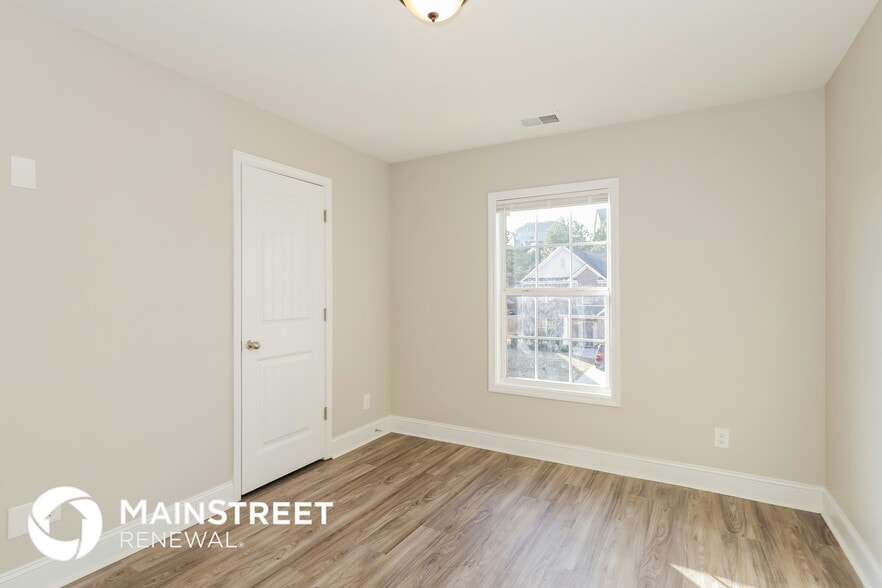 Building Photo - 6231 Stonelake Dr SW
