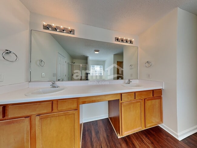 Building Photo - 5318 Ian Dr