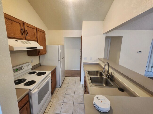 Building Photo - Bright 2 Bed, 2 Bath Condo for Rent in Arv...