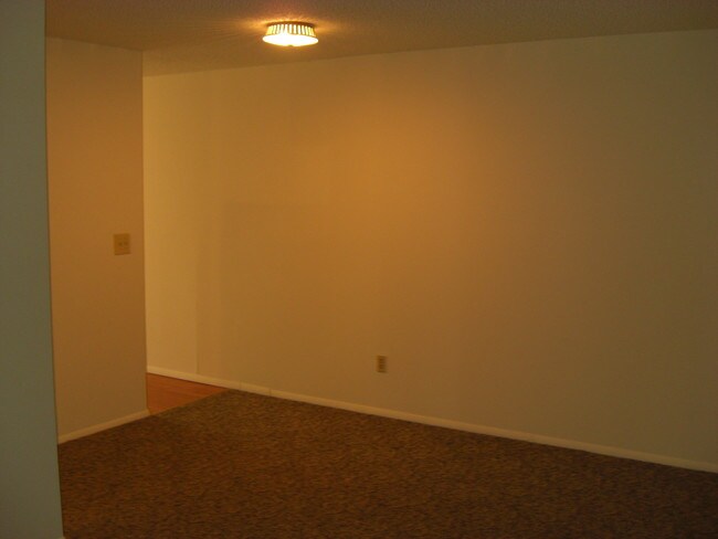 Building Photo - 638 S Campbell Ave