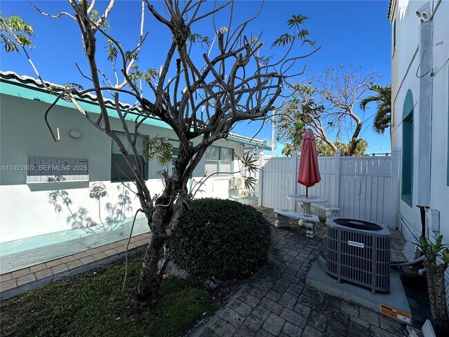 Building Photo - 4249 Bougainvilla Dr