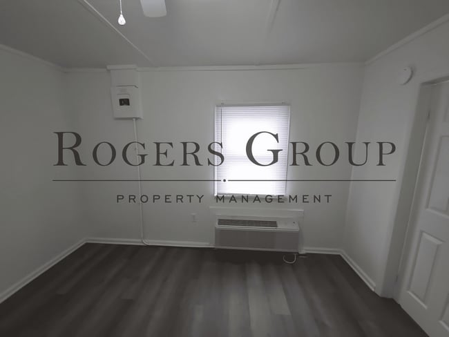 Building Photo - 912 Water St