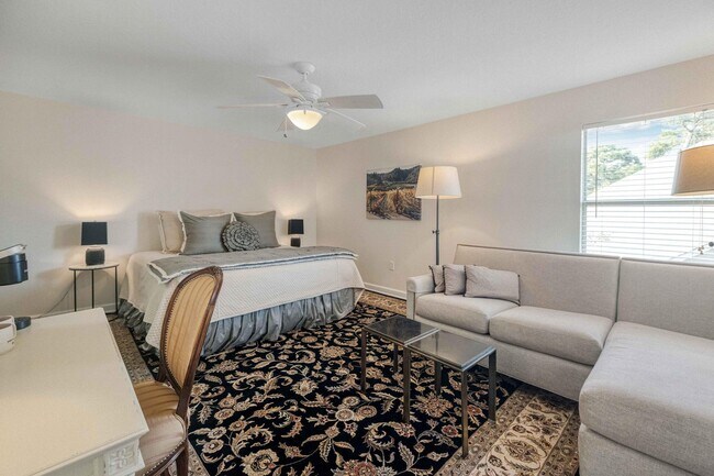 Building Photo - 31 Corte Lago