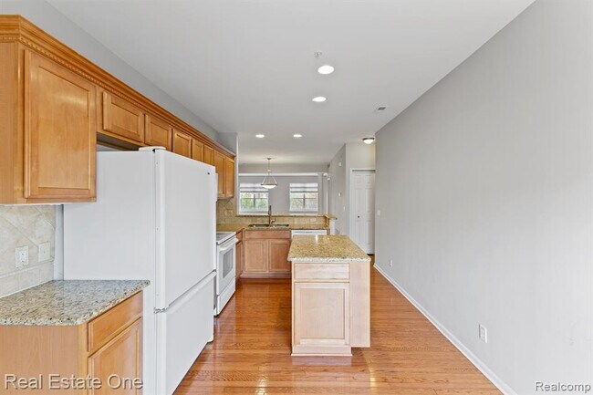 Building Photo - 3091 Camden Dr