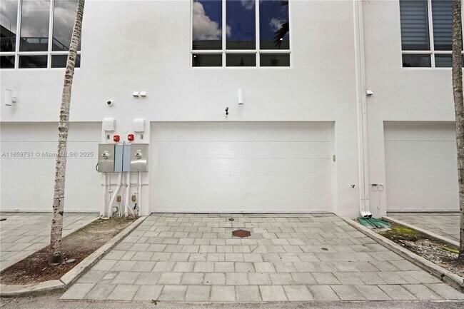 Building Photo - 10541 NW 66th St