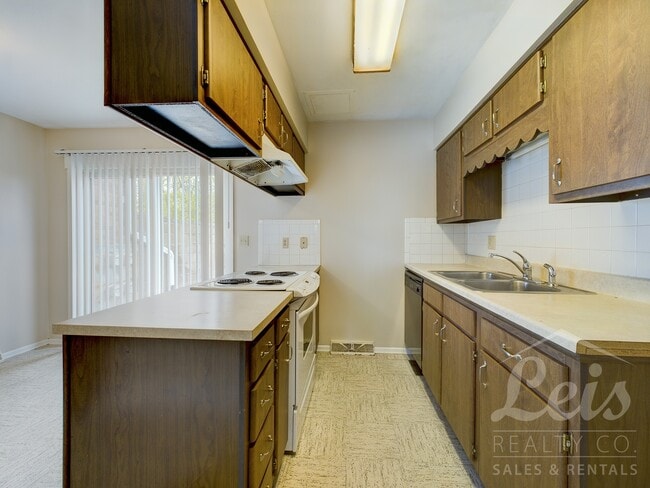 Building Photo - 1365 Chippewa Dr