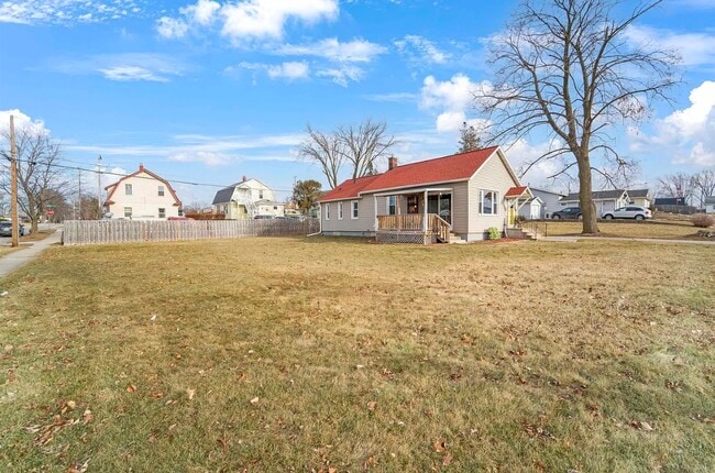 Building Photo - 1571 Charles St