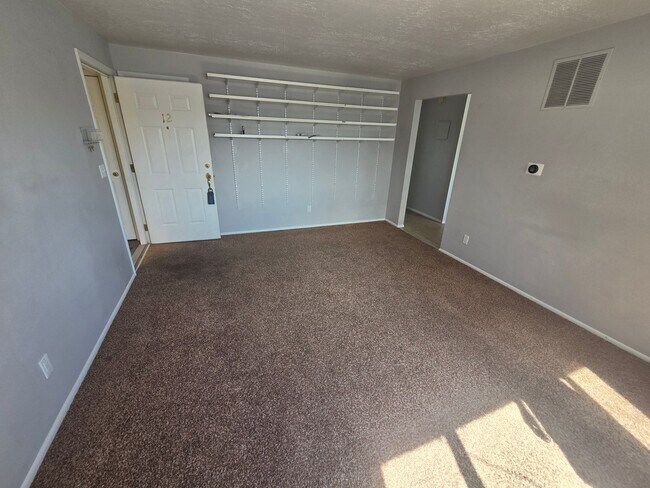 Building Photo - 265 E 8880 S