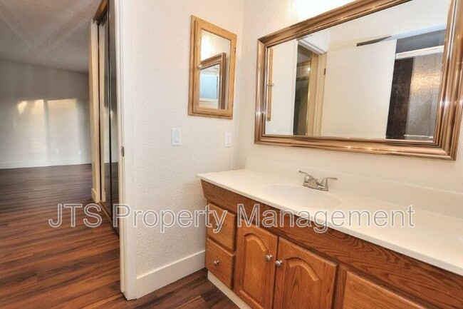 Building Photo - 8128 Sunrise E Way