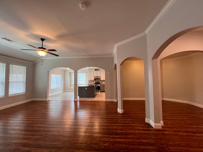 Building Photo - 301 Carissa Ct