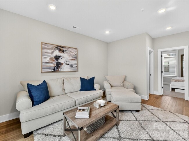 Building Photo - 2024 Terwilliger Trl