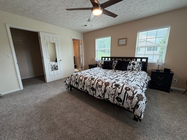 Building Photo - Fully Furnished Short Term Rental!